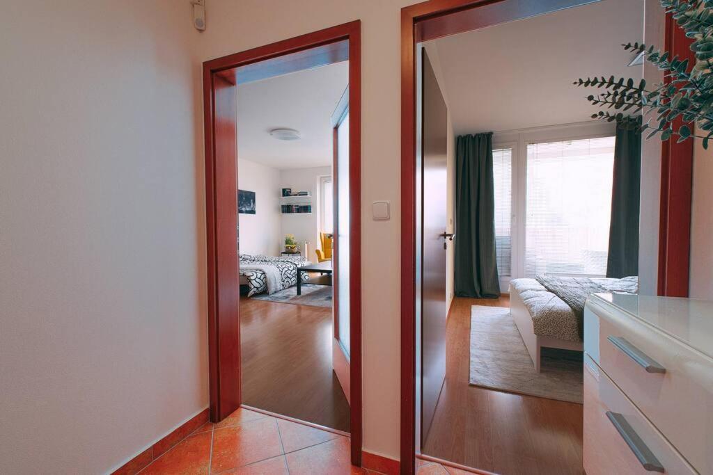 Apartman U Metra, 4 Hoste, Parking Free, Blizko O2 Arena Prague Exterior photo